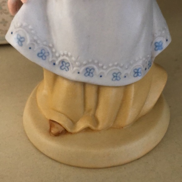 Avon Vintage 1981 Porcelain Figurine A Mother's Love Limited Edition - Picture 10 of 16